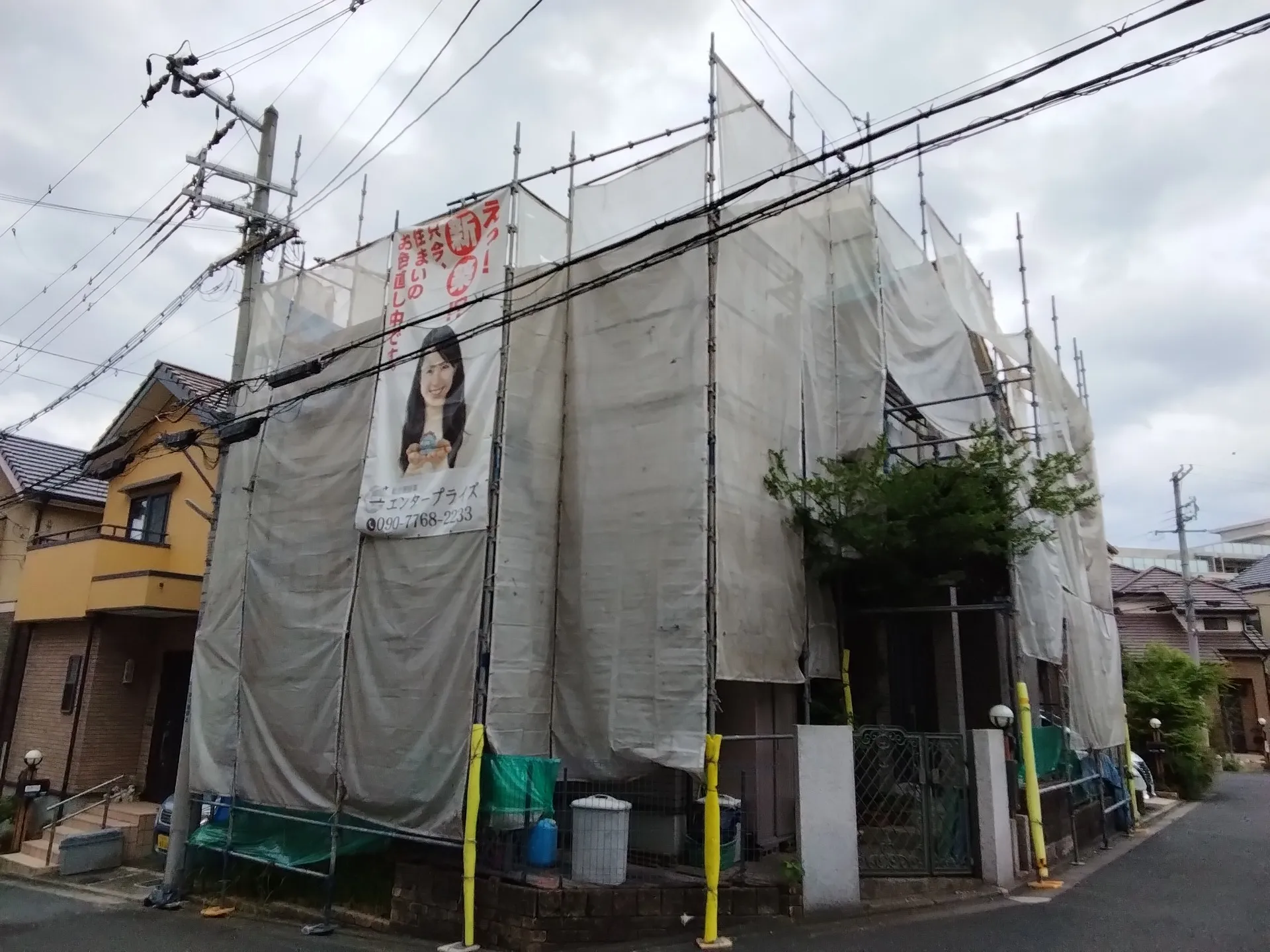 大阪府吹田市で外壁補修､タイル張り、外壁塗装､ベランダ簡易防水などを施工させて頂きました