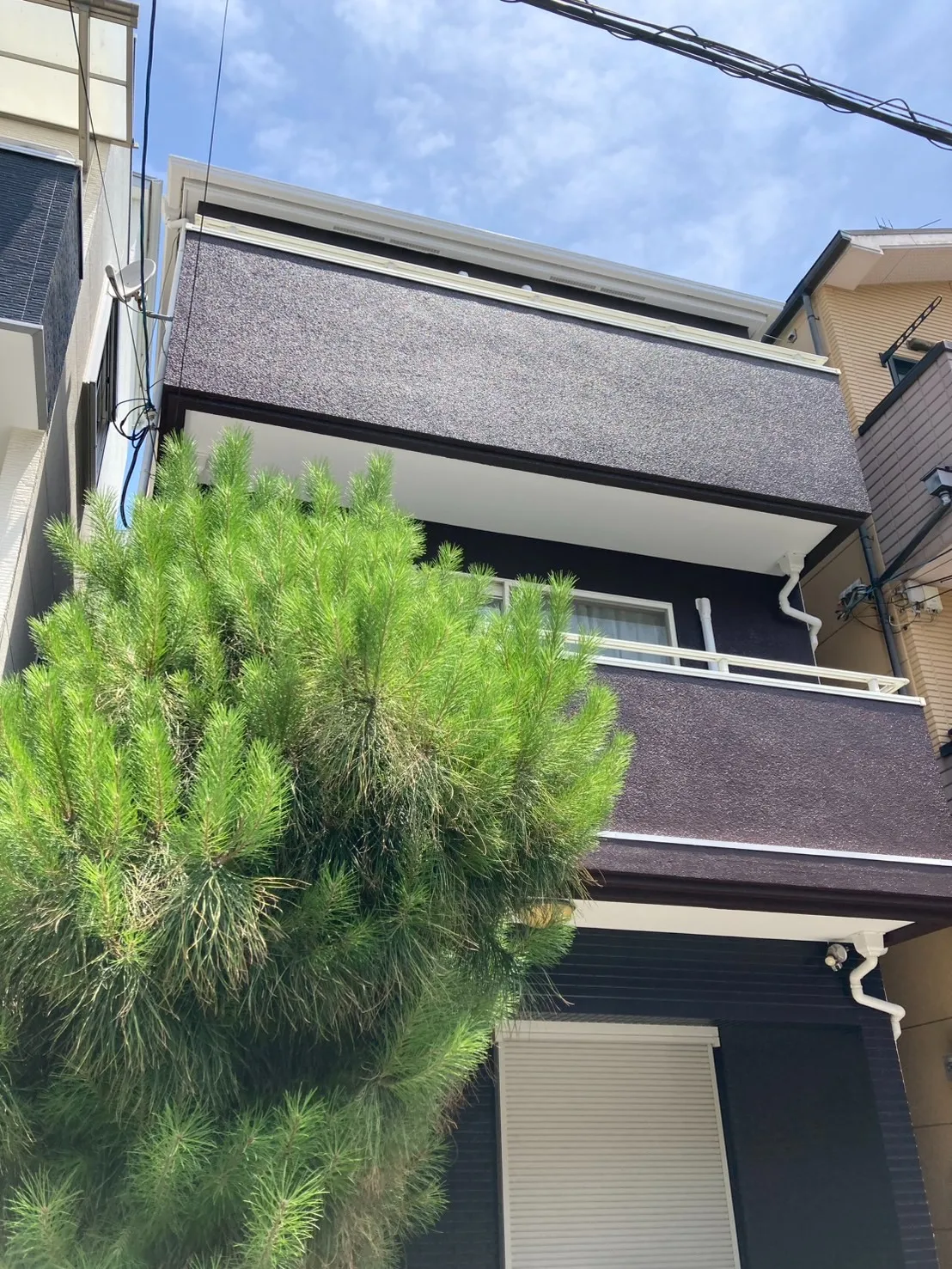 大阪府高石市で屋根補修､屋根斜熱塗装､外壁補修､外壁斜熱塗装､シール工事､ベランダ簡易防水などを施工しました。