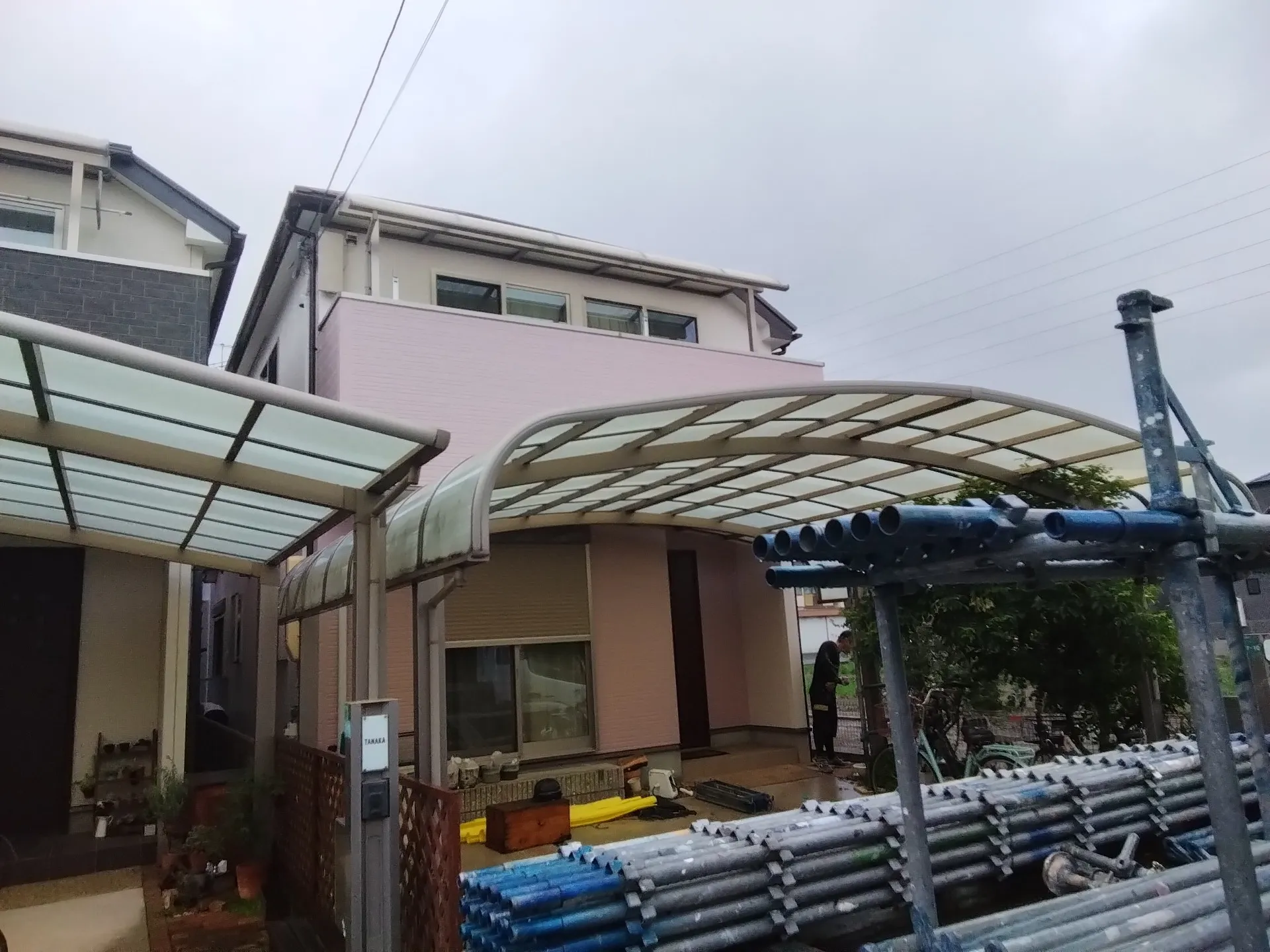 兵庫県伊丹市でフル塗装を完工したので、足場解体を施工しました。