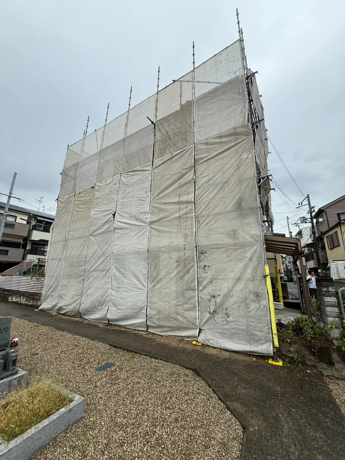 大阪府高槻市で足場着工しました。