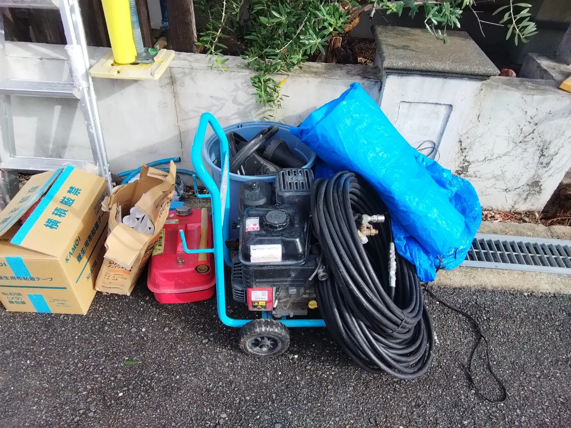 大阪府吹田市で高圧洗浄を施工します。