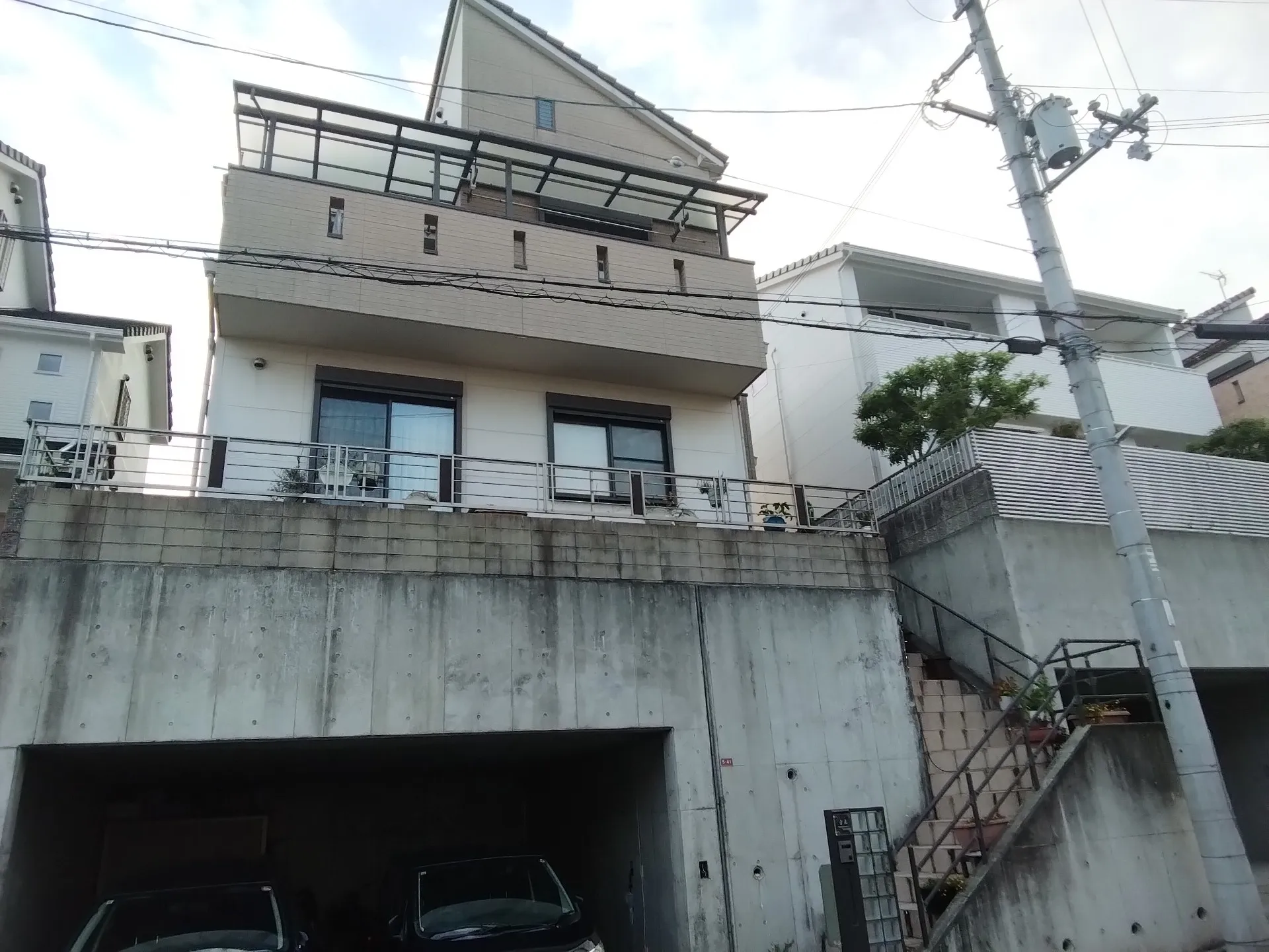 大阪府高槻市で外壁塗装､シーリング工事､ベランダ簡易防水をご契約して頂きました。