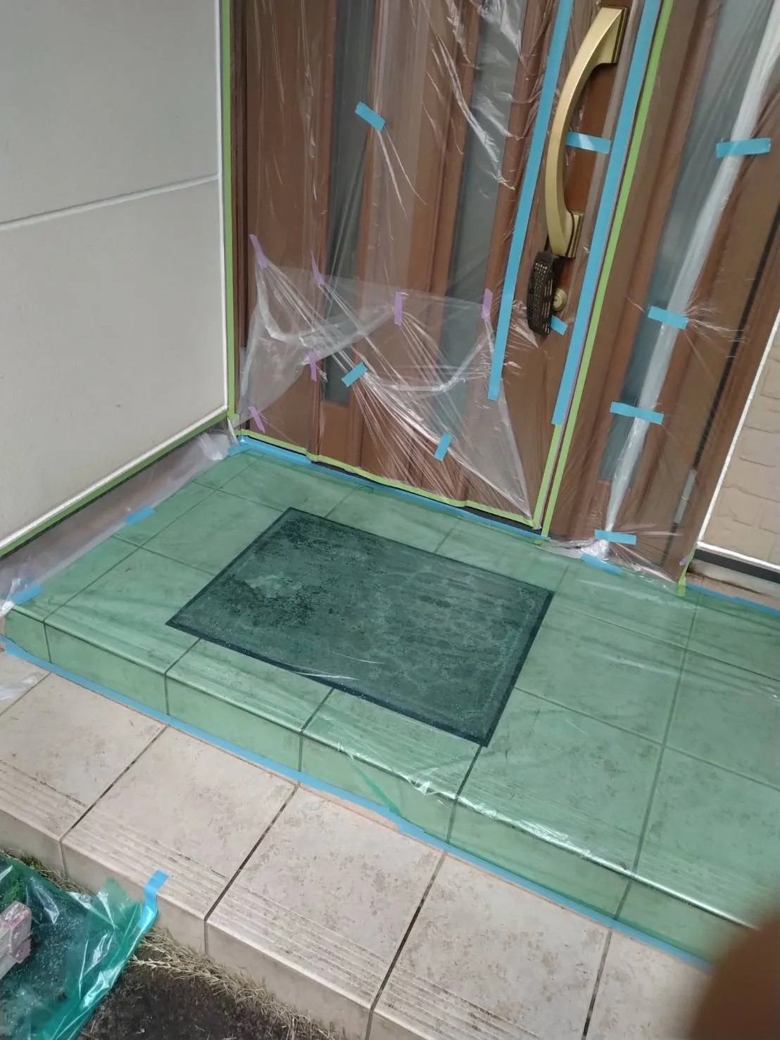 大阪府高槻市で外壁フル塗装の養生を施工しました。