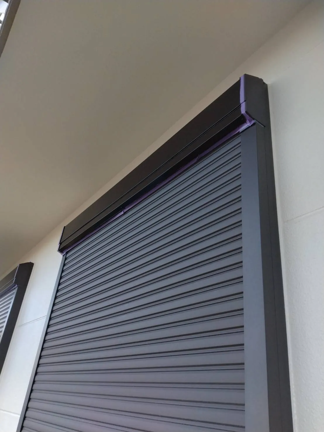 大阪府高槻市で外壁フル塗装のOP 塗装、ベランダ簡易防水を施工しました。