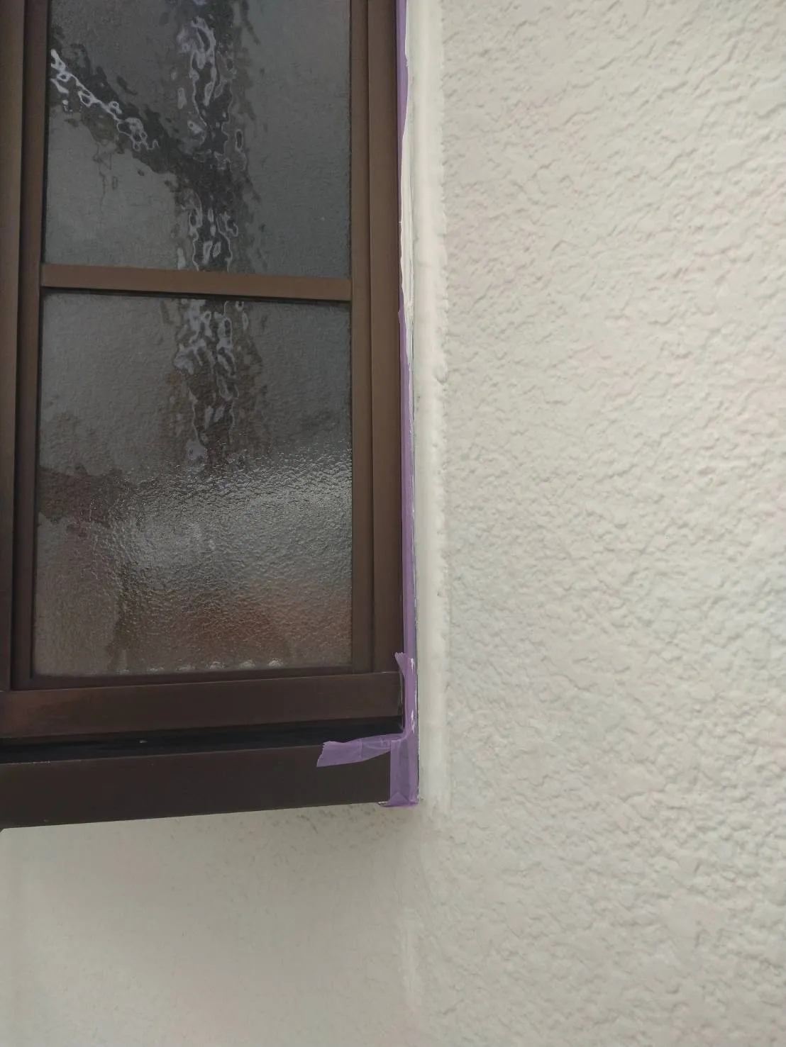 兵庫県宝塚市で外壁フル塗装のシーリング工事を施工しました。