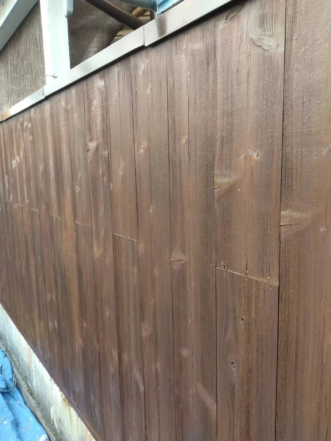 兵庫県宝塚市で外壁フル塗装､ベランダ簡易防水､屋根補修､漆喰、ラバーロック工法を完工しました。