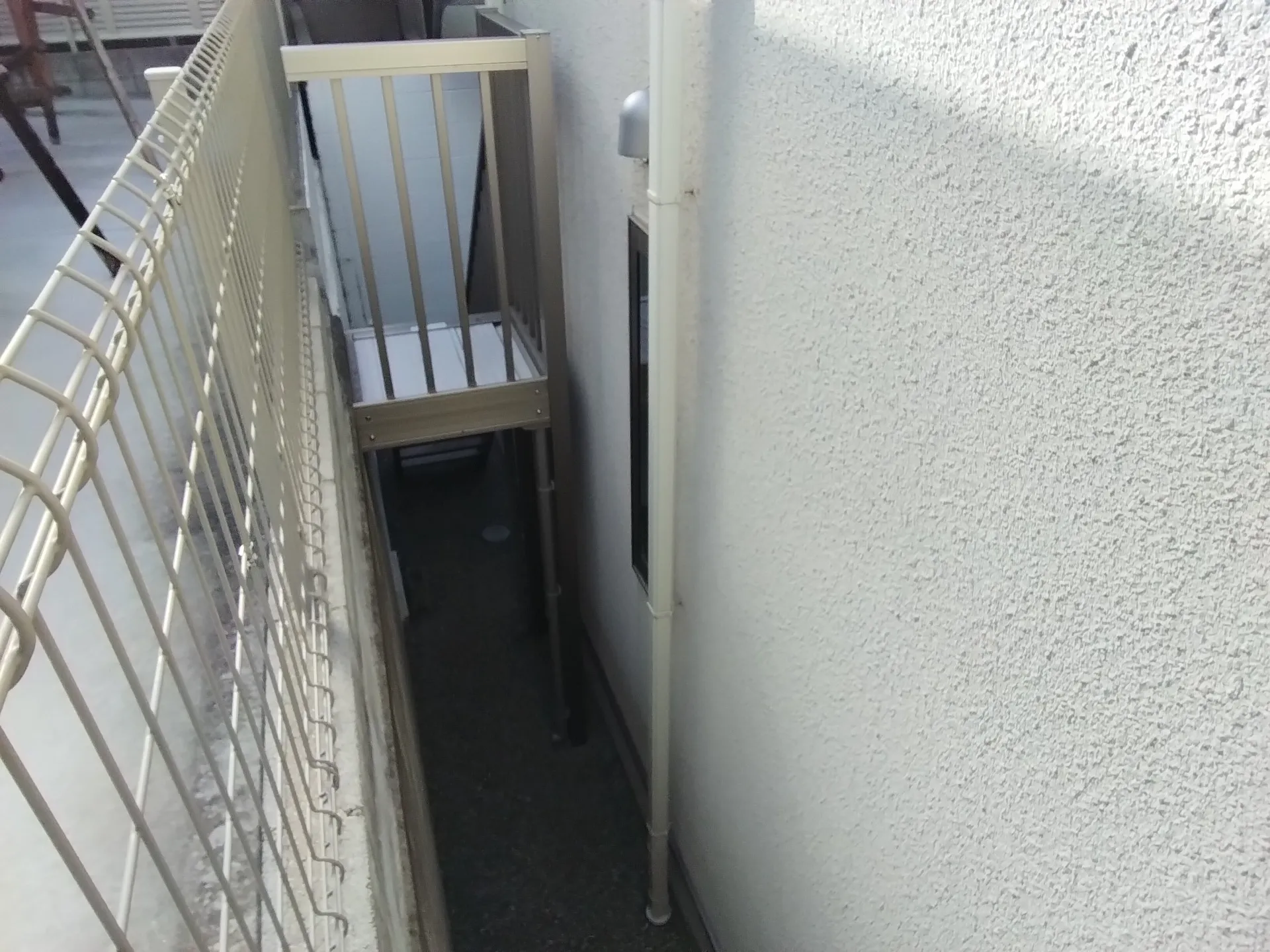 大阪府吹田市に外壁フル塗装､屋根塗装､ベランダ簡易防水の現場調査に行きました。