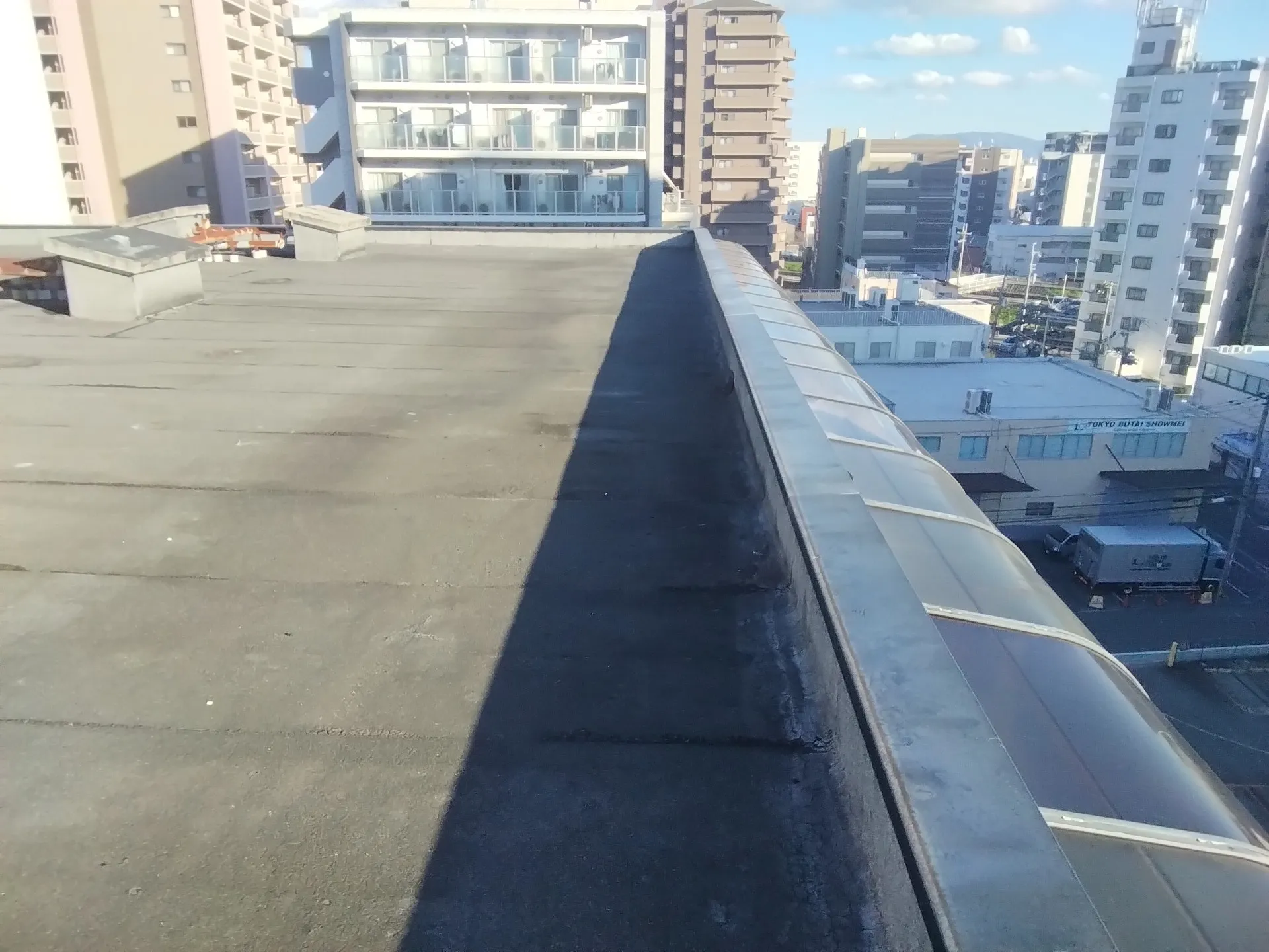 大阪府吹田市にビルの屋上を、点検､現場調査に行きました。