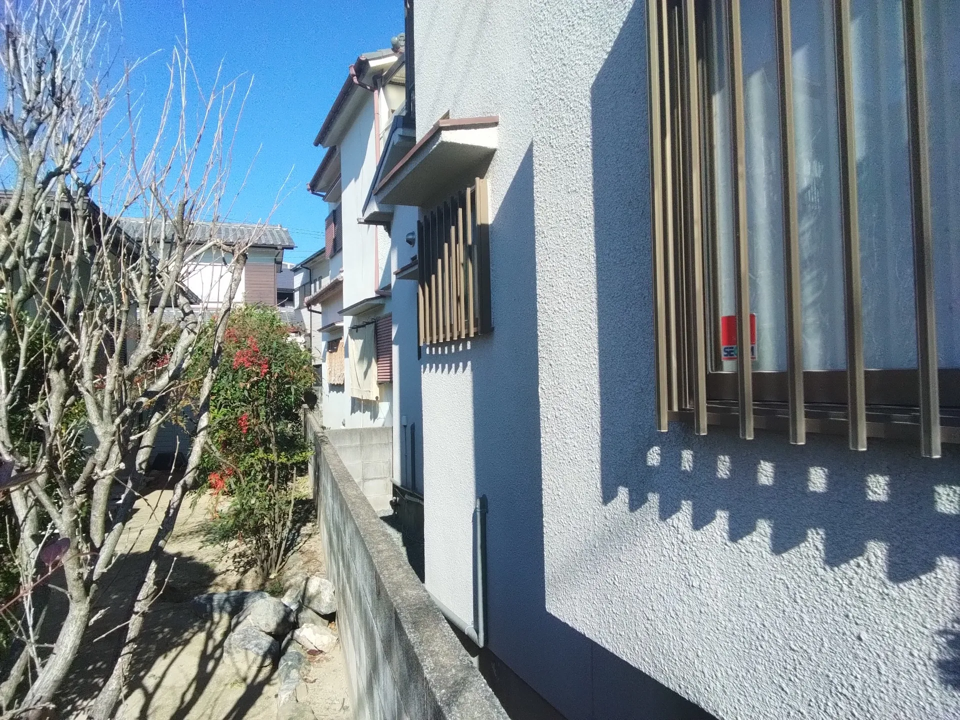 大阪府茨木市に外壁塗装､基礎補修の現場調査に行きました。