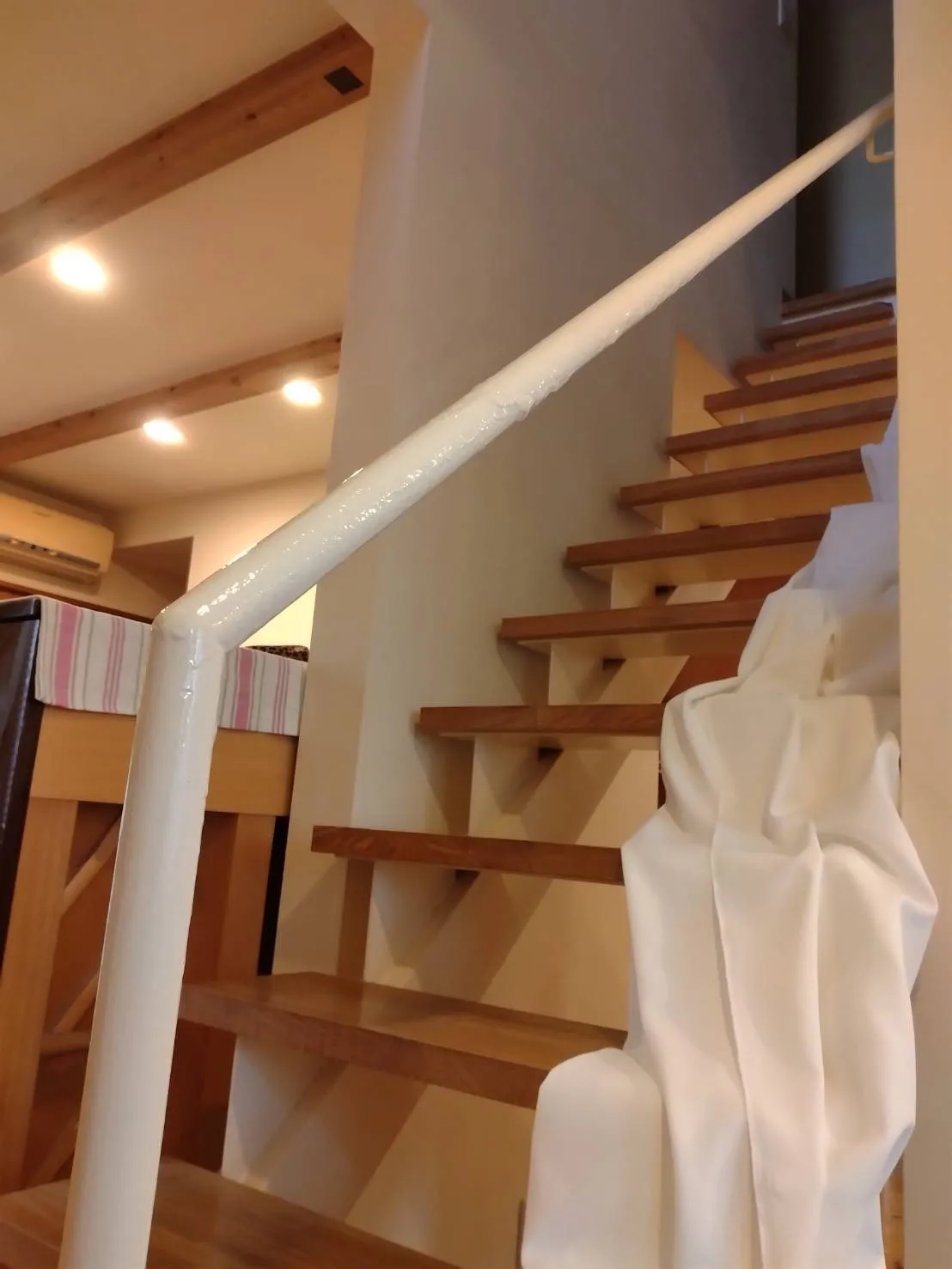 大阪府茨木市で内装塗装工事を施工しました。