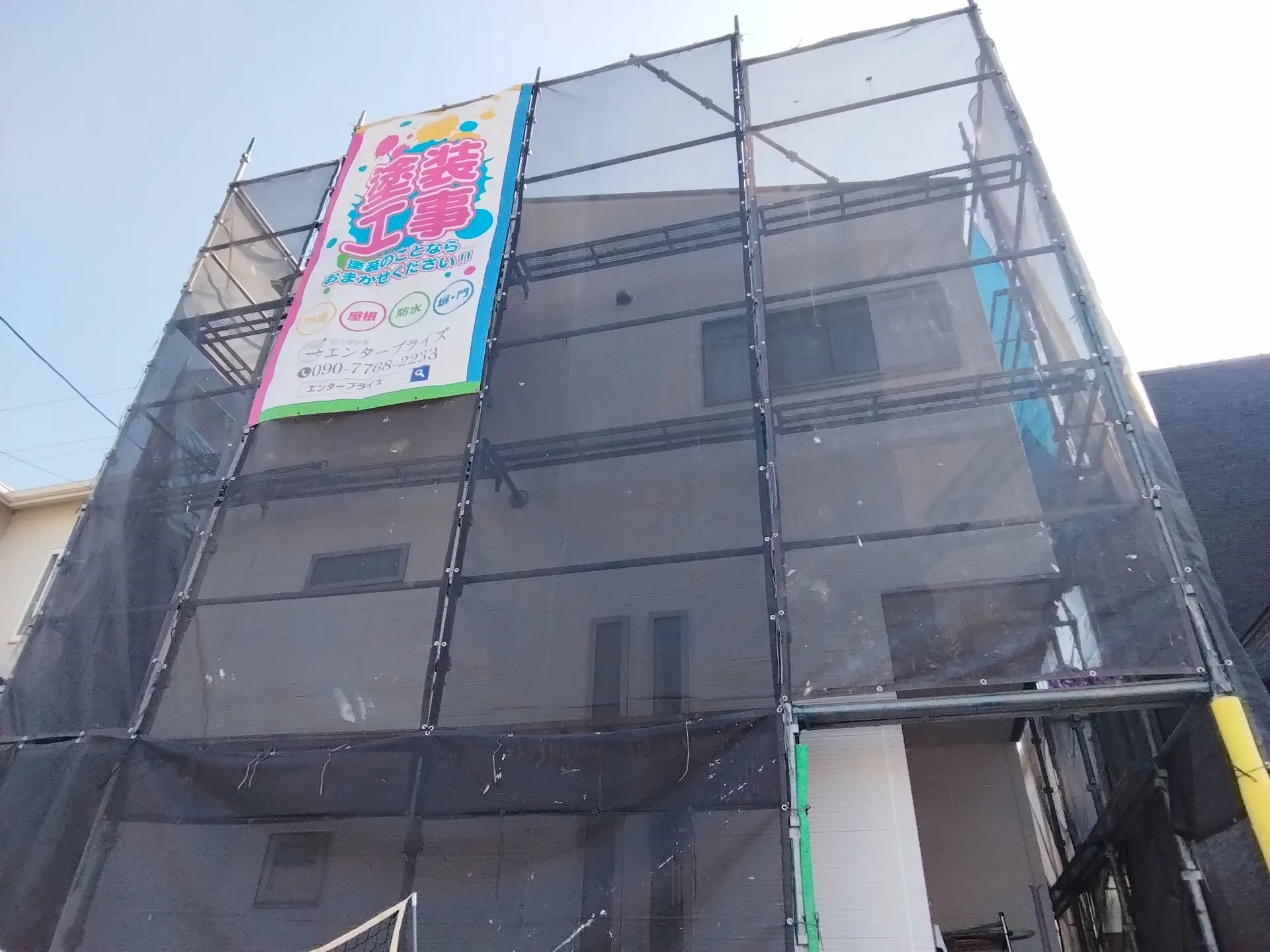 大阪府茨木市で外壁フル塗装､屋根塗装､シーリング工事､ベランダ簡易防水のシーリング工事を施工しました。