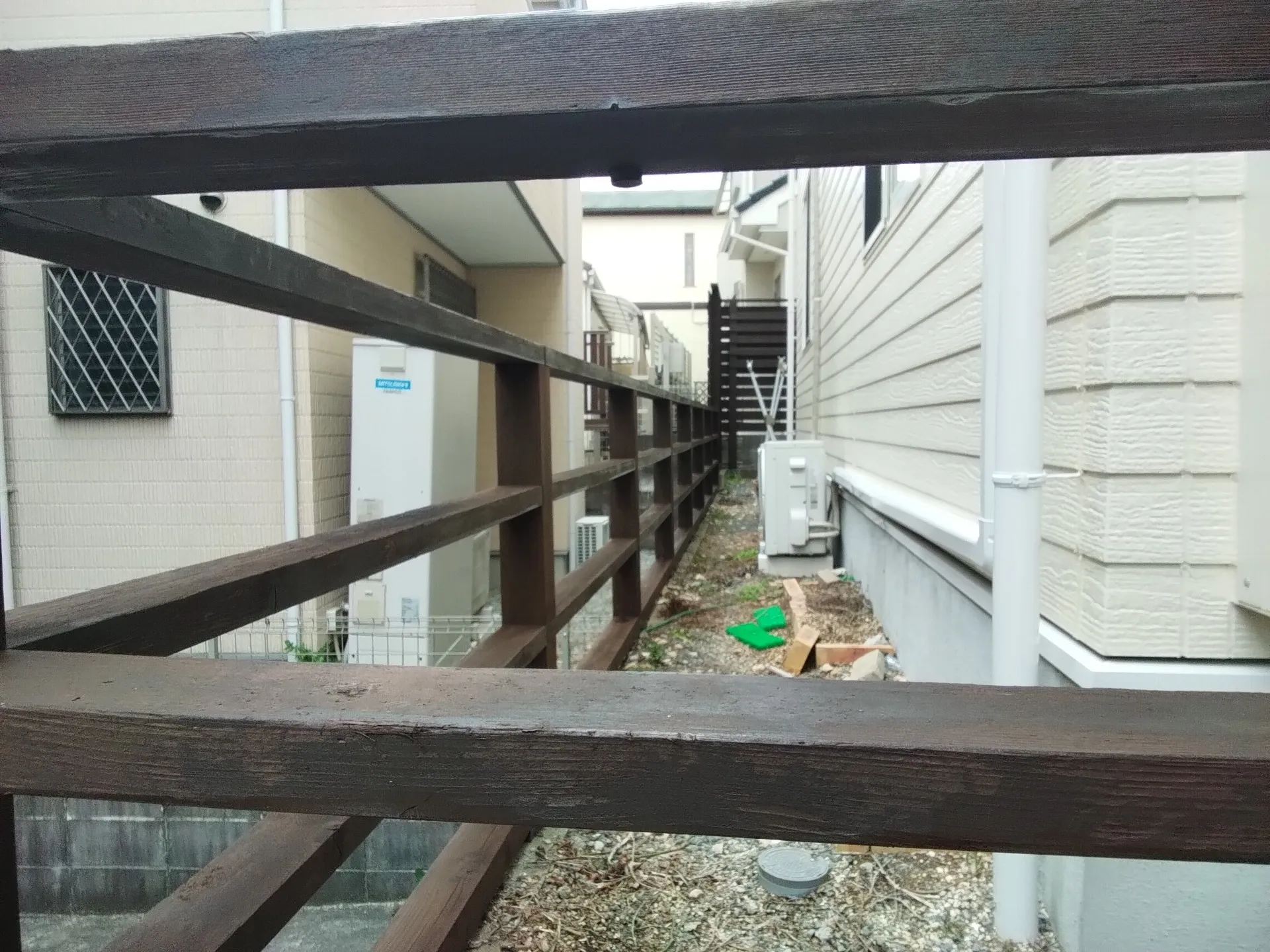 大阪府茨木市で外壁フル塗装の外塀を防腐、防虫剤、オイルステインを施工しました。