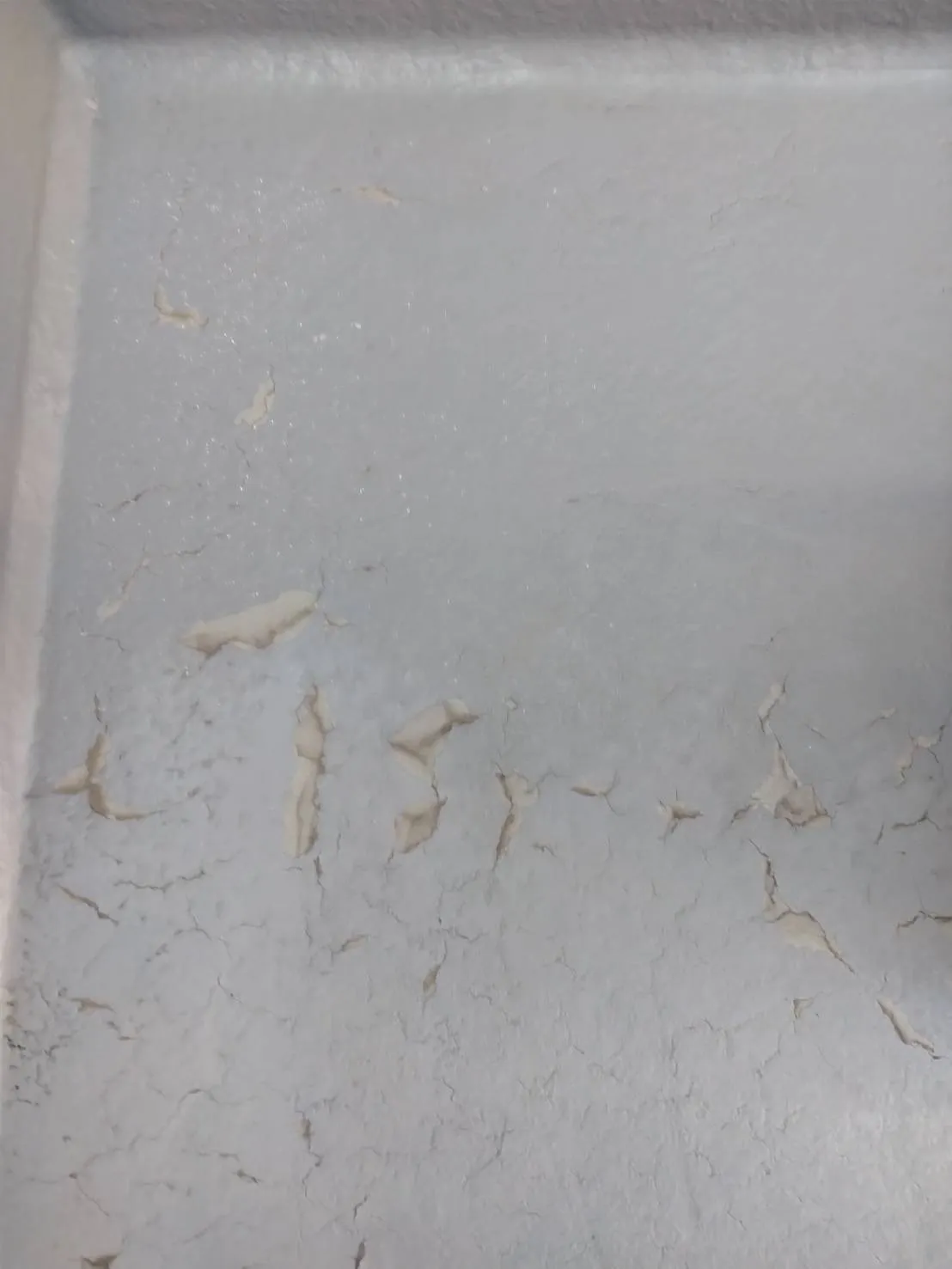 大阪府茨木市で外壁フル塗装のOP 塗装､ベランダ簡易防水のケレンを施工しました。