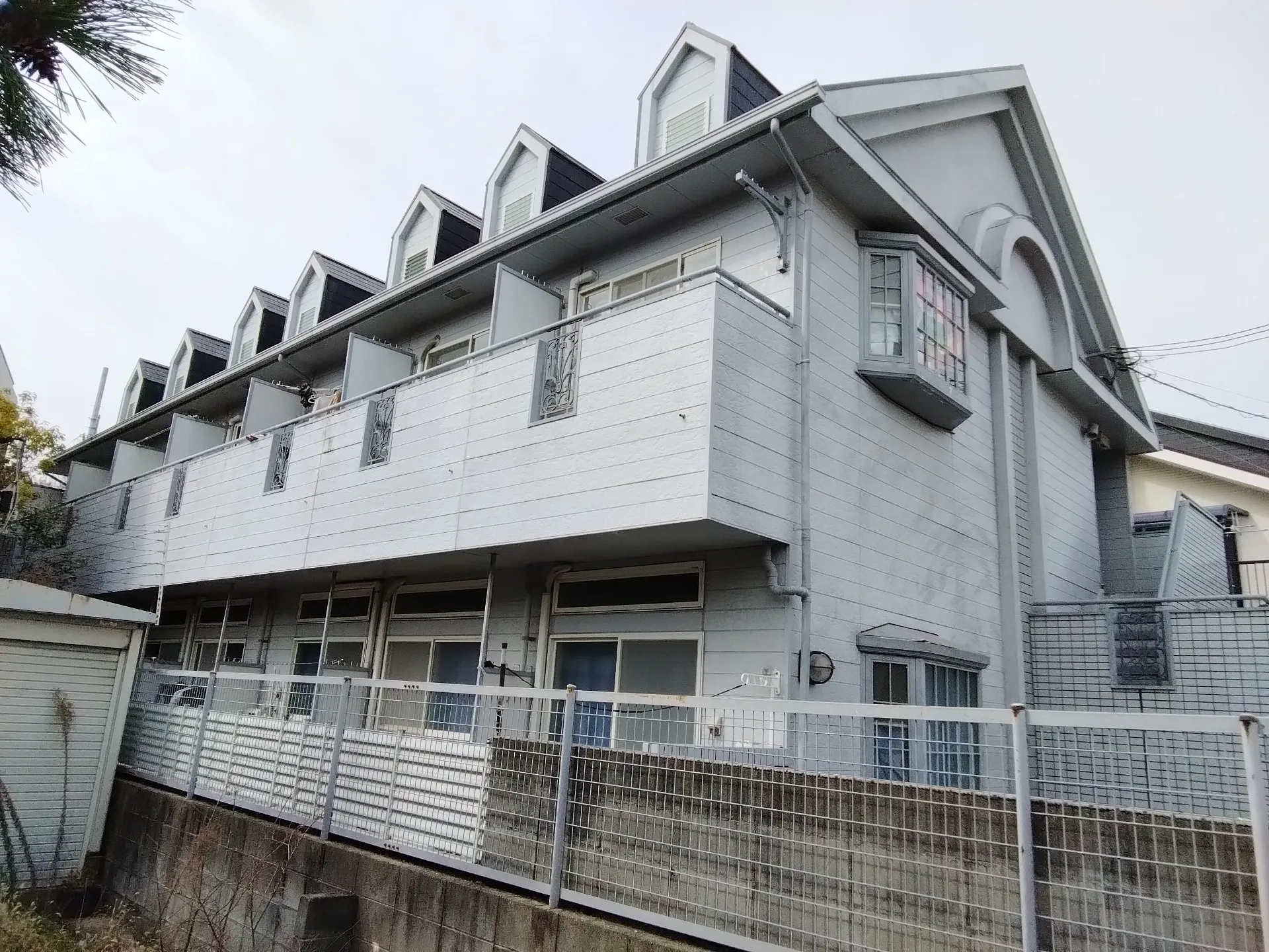 兵庫県尼崎市に外壁フル塗装､屋根塗装､シーリング工事の現場調査に行きました。