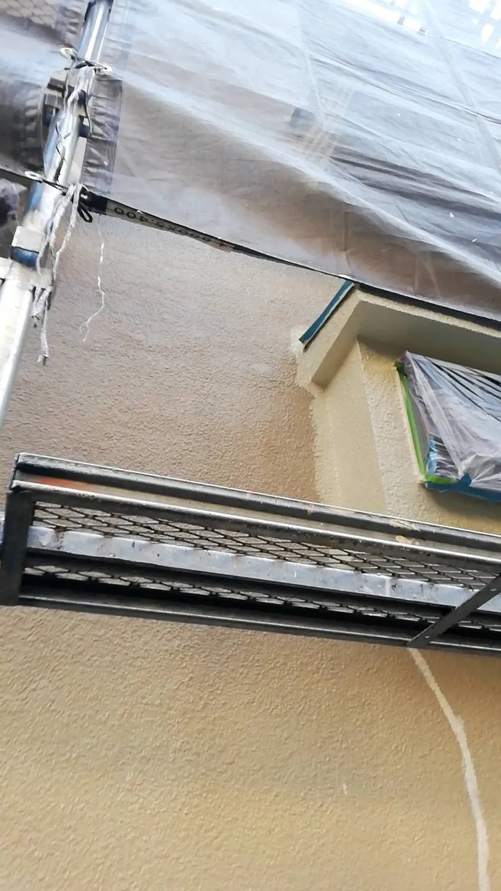 大阪府吹田市で外壁フル塗装､屋根塗装､シーリング工事､ベランダ簡易防水のダメ込みを施工しました。