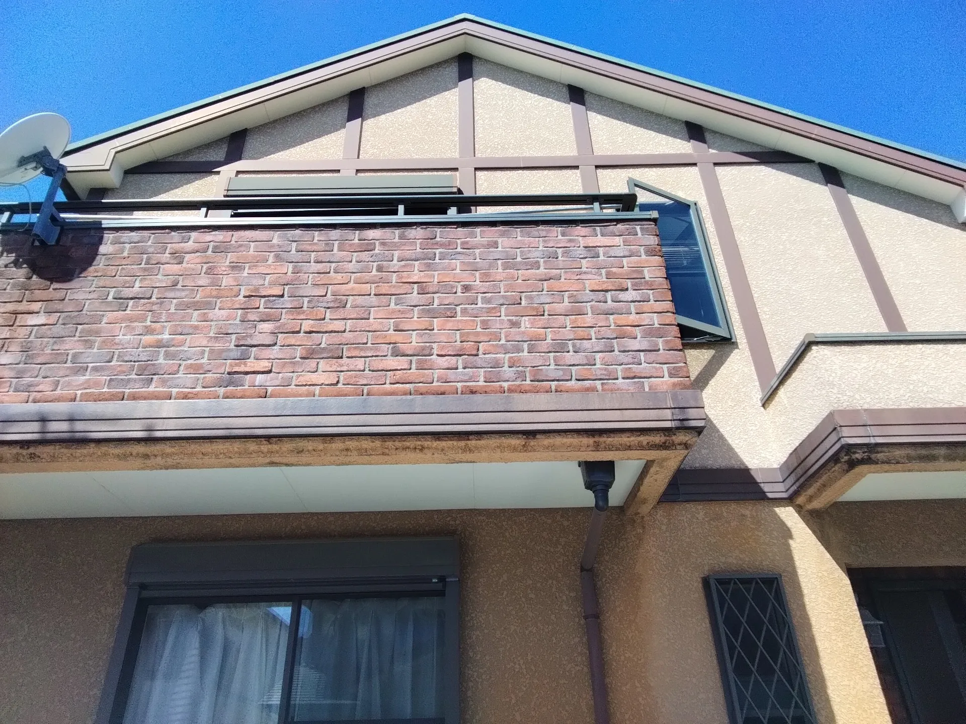 大阪府豊中市に外壁フル塗装､屋根塗装､シーリング工事､ベランダ簡易防水の現場調査に行きました。