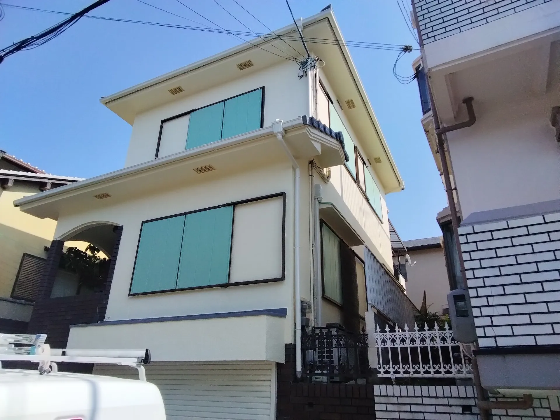 大阪府吹田市で外壁フル塗装、屋根塗装、シーリング工事、ベランダ簡易防水工事を完工しました。