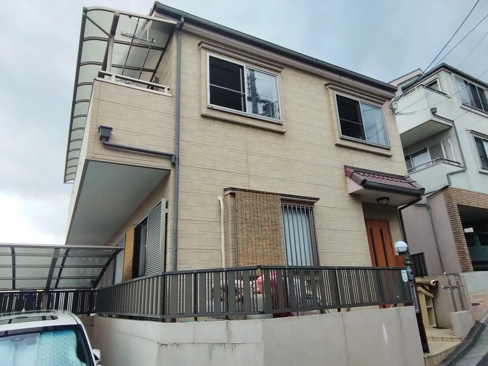 大阪府吹田市で外壁フル塗装､屋根塗装､シーリング工事､ベランダ簡易防水工事の打ち合わせに行きました。