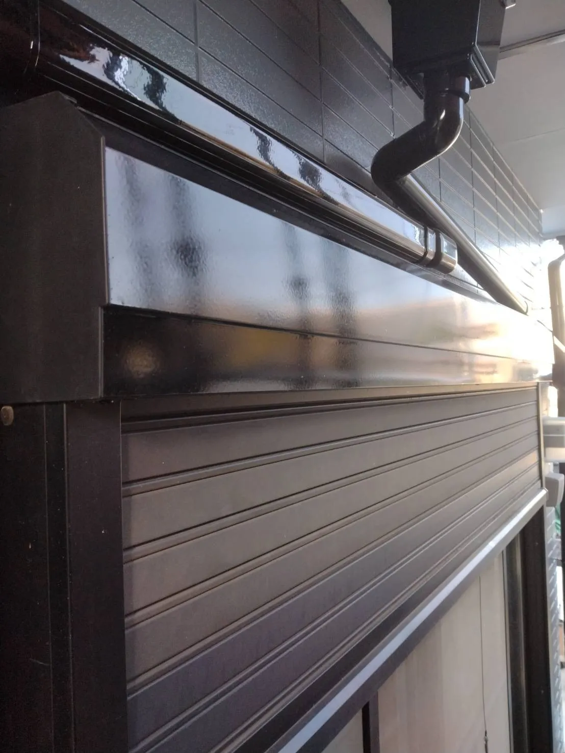 滋賀県草津市で外壁フル塗装､屋根塗装､シーリング工事､ベランダ簡易防水のOP 塗装を施工しました。