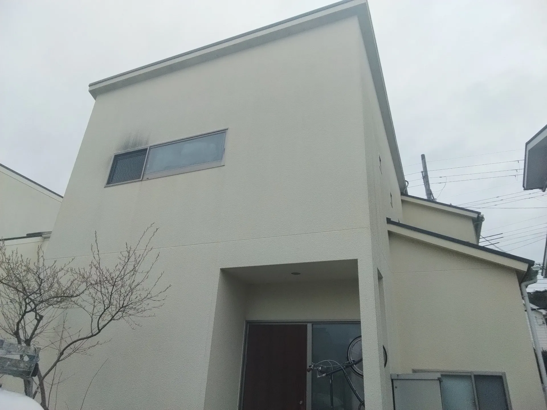 大阪府高槻市に外壁フル塗装､屋根塗装､シーリング工事､ベランダ簡易防水の現場調査に行きました。