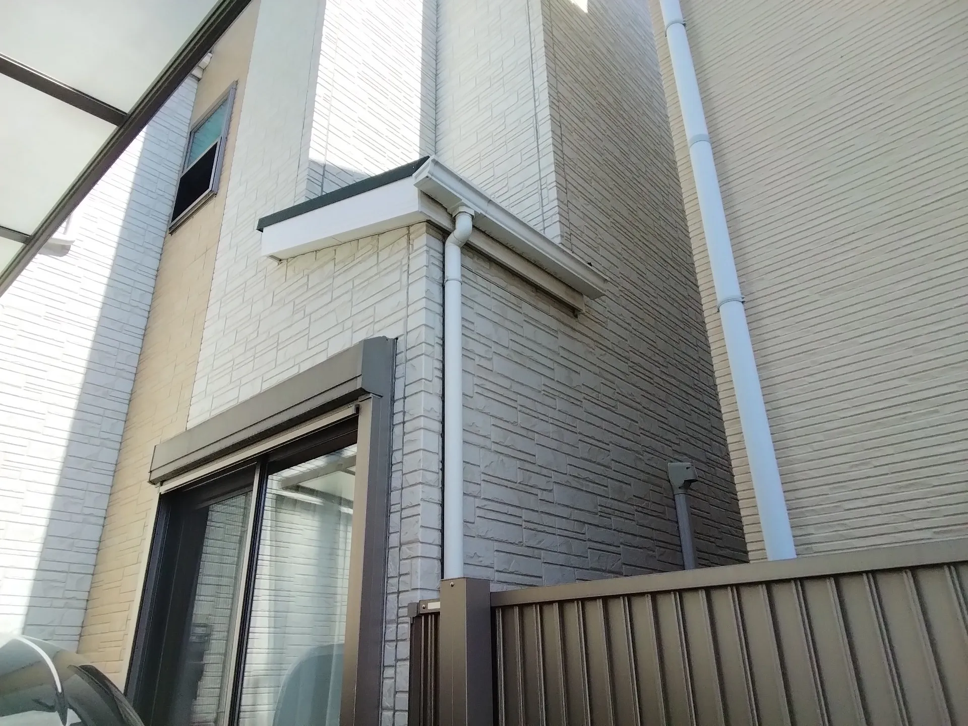 大阪府茨木市に外壁フル塗装､屋根塗装､シーリング工事､ベランダ簡易防水工事のお見積に行きました。