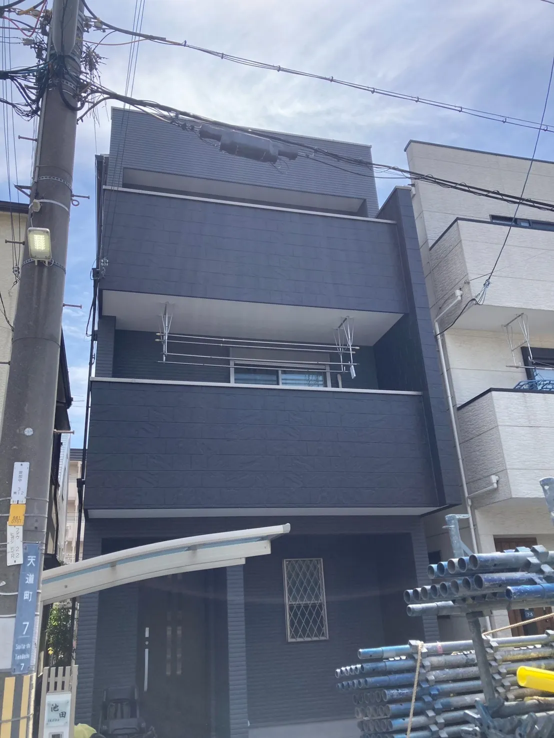 大阪府吹田市で外壁フル塗装､屋根塗装､シーリング工事､ベランダ簡易防水､足場解体を完工しました。