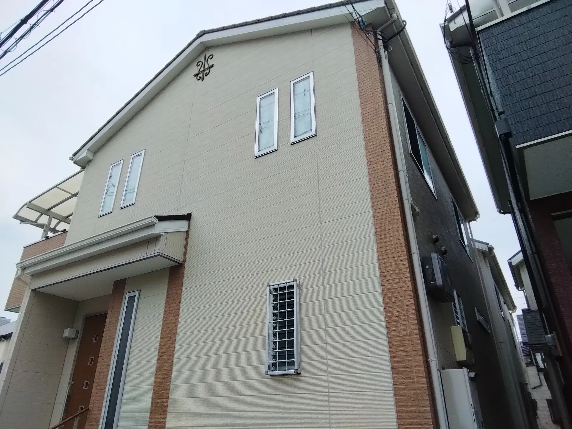 大阪府高槻市に外壁フル塗装､屋根塗装､シーリング工事､ベランダ簡易防水工事の現地調査に行きました。