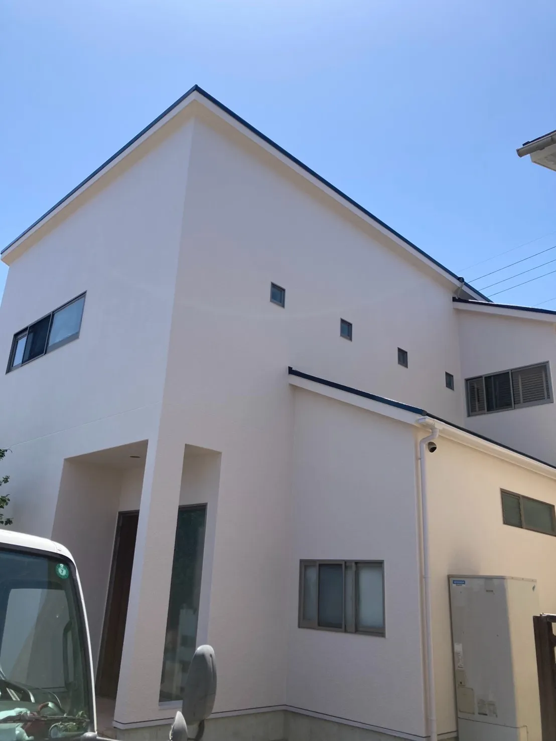 大阪府高槻市で外壁フル塗装､屋根塗装､シーリング工事､ベランダ簡易防水工事を完工しました。