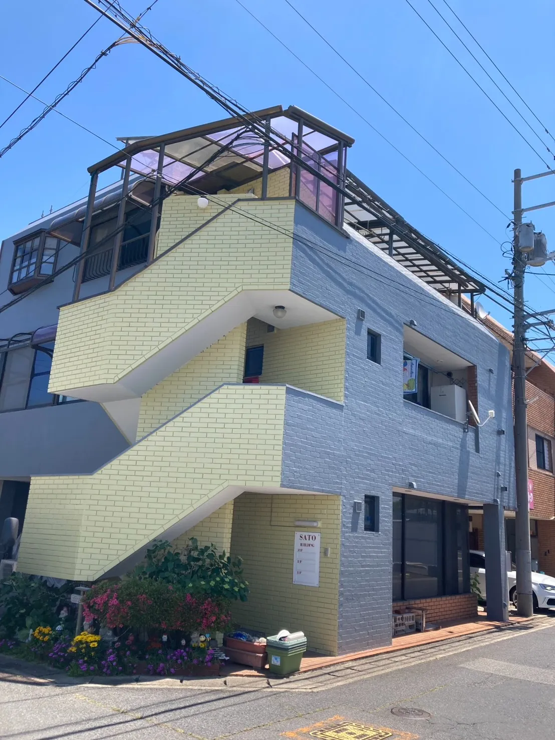 島根県安来市で外壁フル塗装、シーリング工事を完工しました。