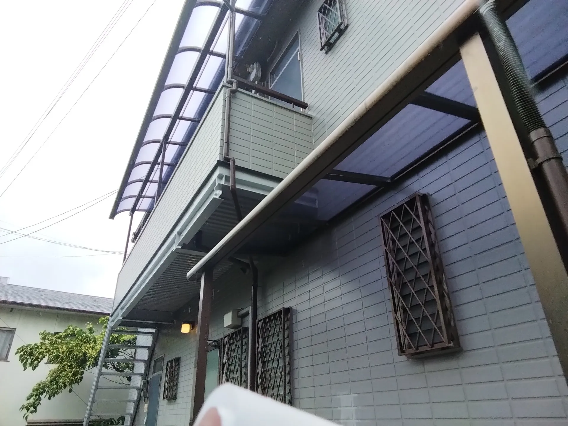 大阪府吹田市で外壁フル塗装､屋根塗装､シーリング工事､ベランダ簡易防水工事の現地調査に行きました。
