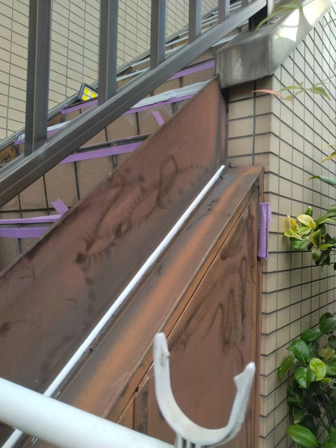 大阪府吹田市で外壁補修を施工開始しました。