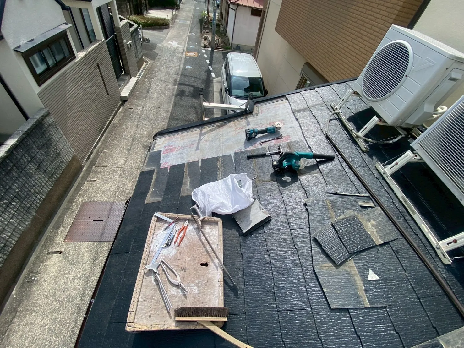 大阪府茨木市で屋根補修､屋根塗装､トユ工事を、施工しました。