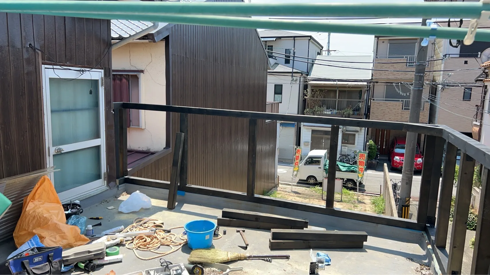 兵庫県尼崎市で雨漏り補修､ベランダリフォーム､内装リフォームを施工してます。