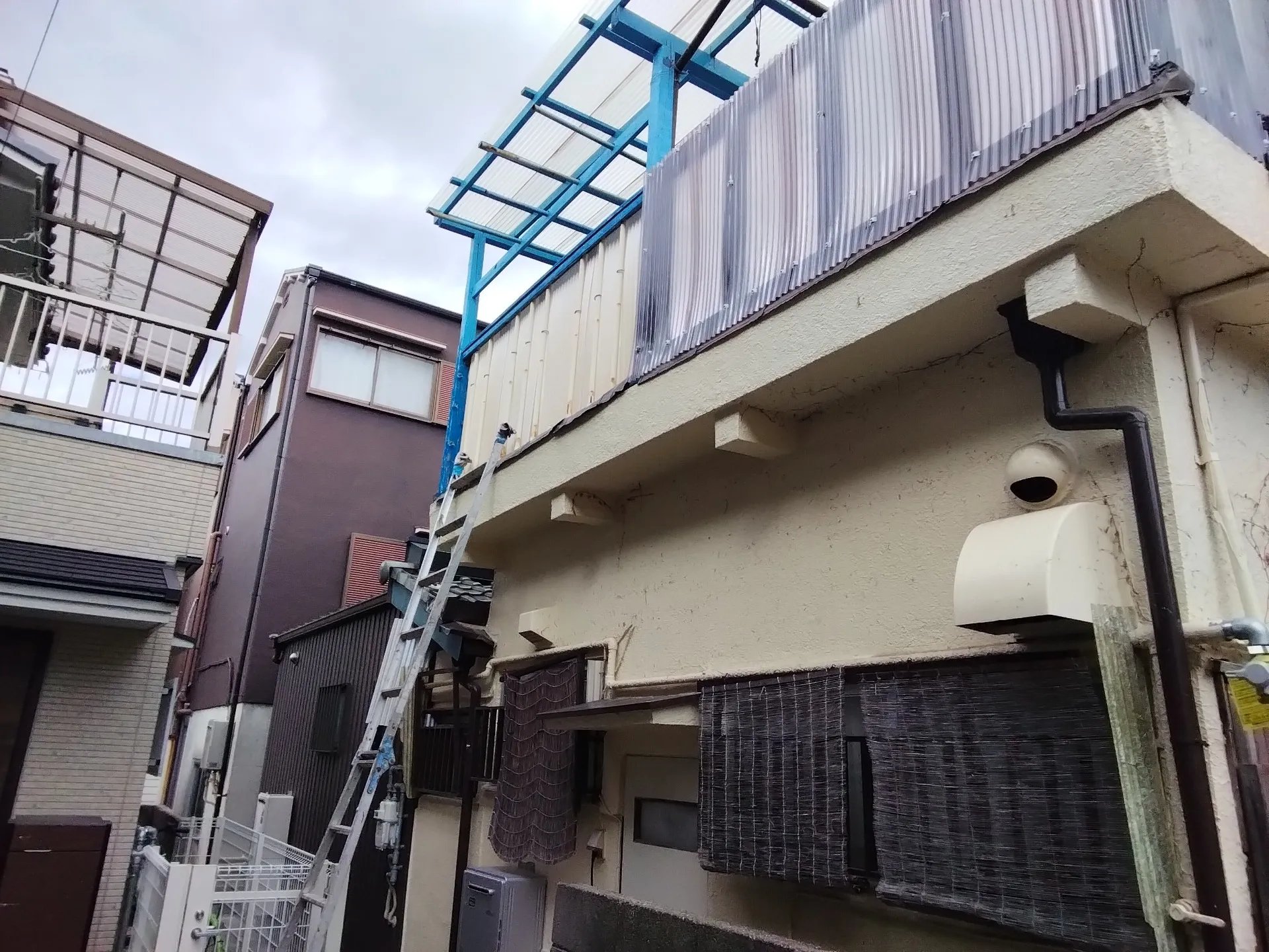兵庫県尼崎市で外壁補修を施工しました。