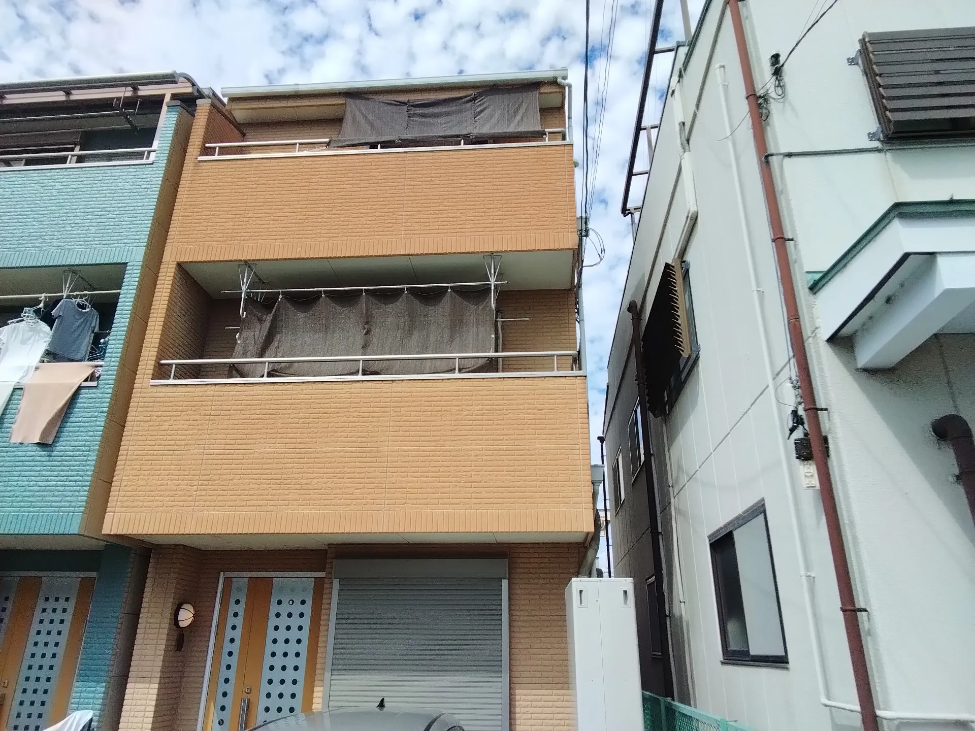 大阪府豊中市に外壁フル塗装、屋根塗装、シーリング工事、ベランダ簡易防水工事の現地調査に行きました。