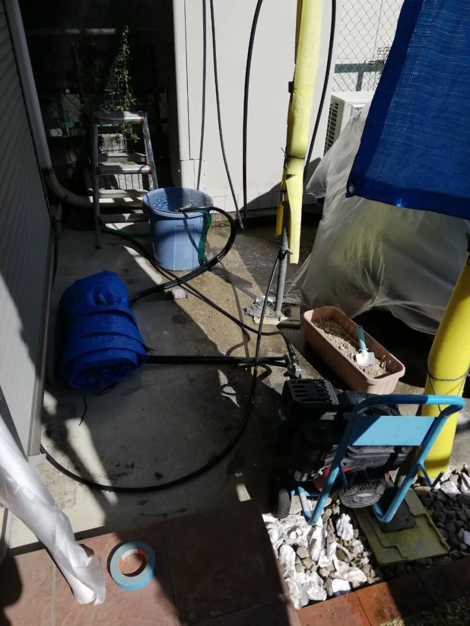 大阪府摂津市で外壁フル塗装､屋根塗装､シーリング工事､ベランダ簡易防水工事の高圧洗浄を施工しました。